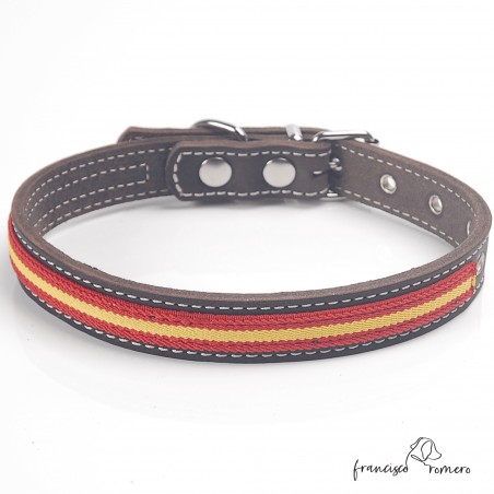 Collar de piel de vaquetilla con bandera de España Marrón