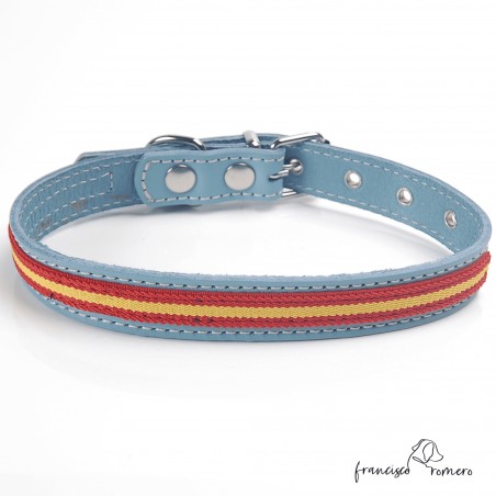 Collar de piel de vaquetilla con bandera de España Celeste